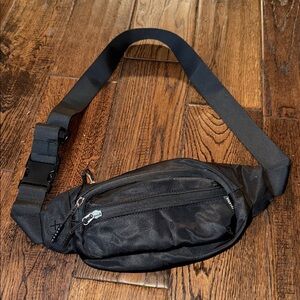 TELENA Black Crossbody Belt Bag